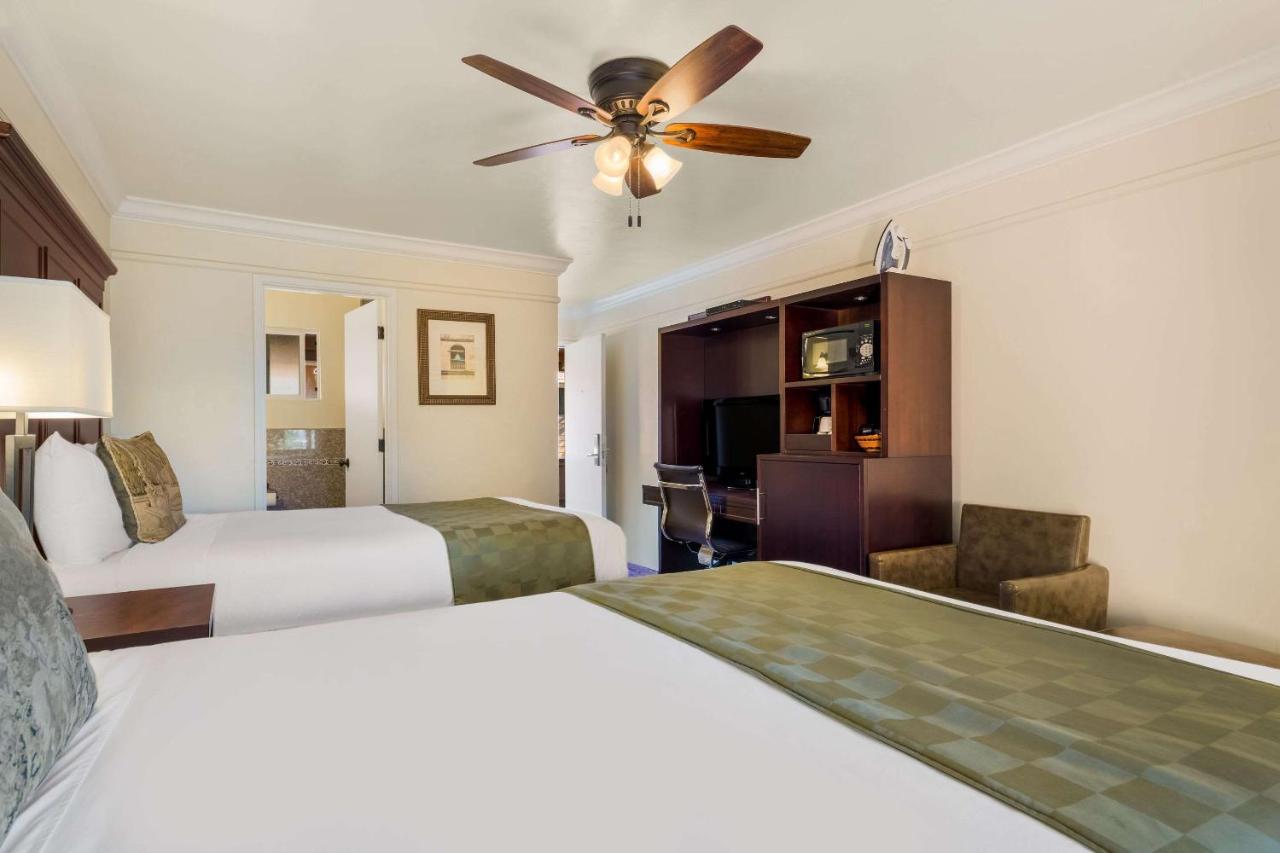 Clarion Collection Carmel Oaks Inn Exterior photo