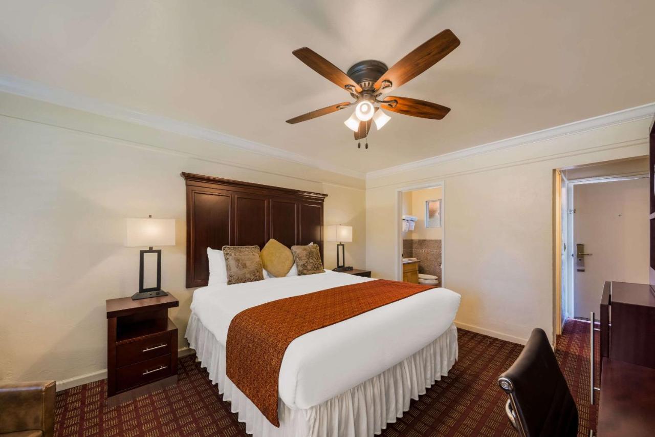 Clarion Collection Carmel Oaks Inn Exterior photo