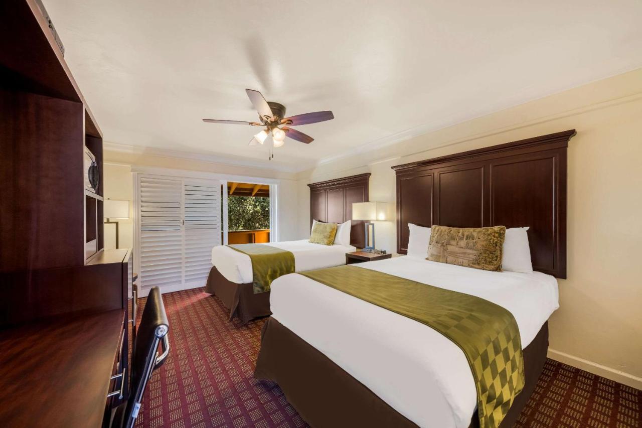 Clarion Collection Carmel Oaks Inn Exterior photo