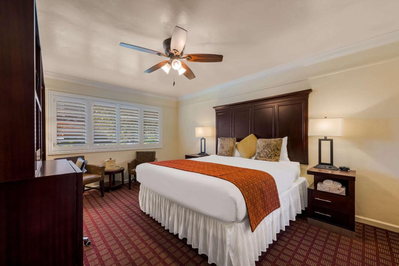 Clarion Collection Carmel Oaks Inn Exterior photo
