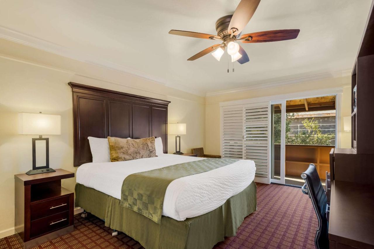 Clarion Collection Carmel Oaks Inn Exterior photo