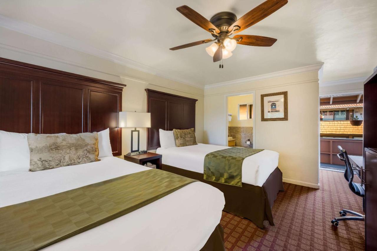 Clarion Collection Carmel Oaks Inn Exterior photo