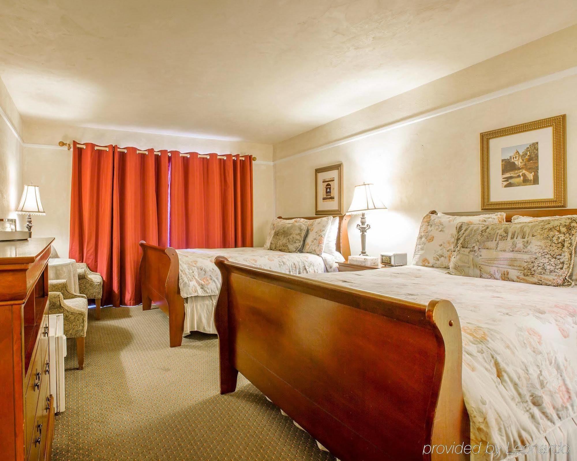 Clarion Collection Carmel Oaks Inn Exterior photo